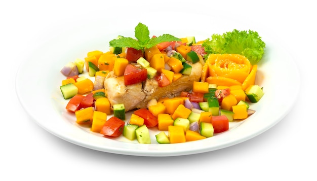 Gegrilltes Hähnchen mit Mango-Salsa-Sauce Salat Paleo Gesundes köstliches Gericht