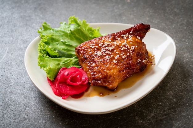 Gegrilltes Hähnchensteak mit Teriyaki-Sauce