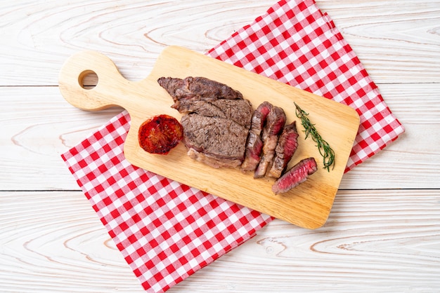 Gegrilltes mittelrares Rindersteak