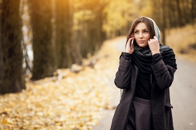 Gehen Hintergrund Frau Sommer Mode