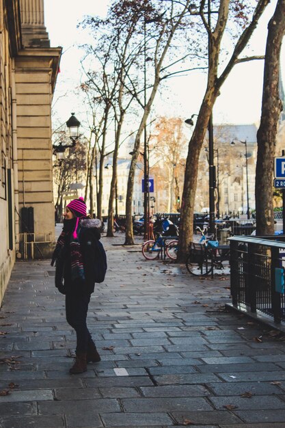 Foto gehen sie zur gemütlichen pariser straße frankreich