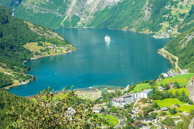 Geirangerfjord mar montaña paisaje vista