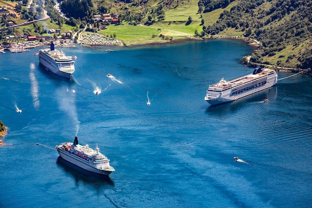 Geirangerfjord, schöne Natur Norwegen. Es ist ein 15 Kilometer langer Abzweig des Sunnylvsfjorden, der ein Abzweig des Storfjorden (Großer Fjord) ist.