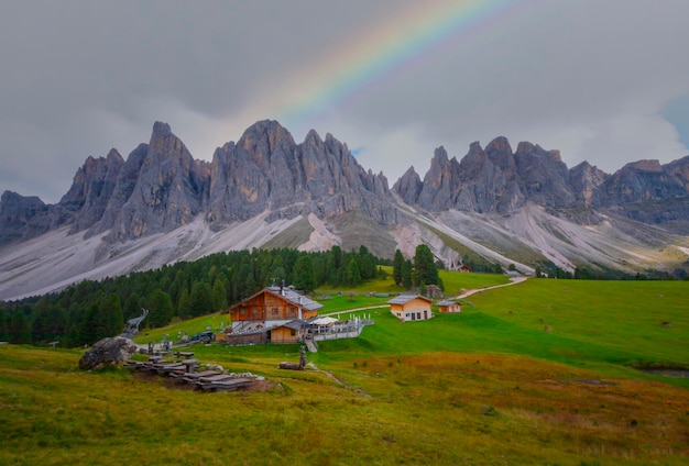 Foto geisleralm rifugio odle dolomitas itália