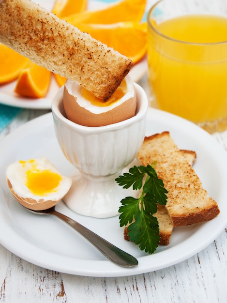 Gekochte Eier zum Frühstück