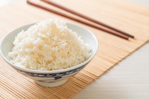 gekochte weiße Reisschale