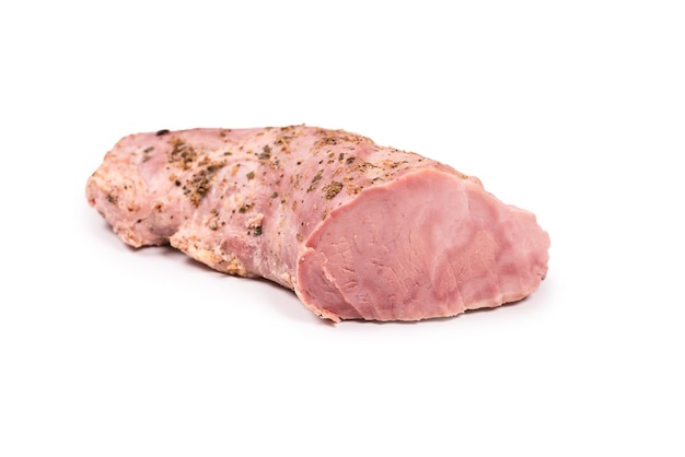 Gekochtes Fleisch, gekochtes Schweinefleisch auf einem weißen Hintergrund. Ansicht von oben.