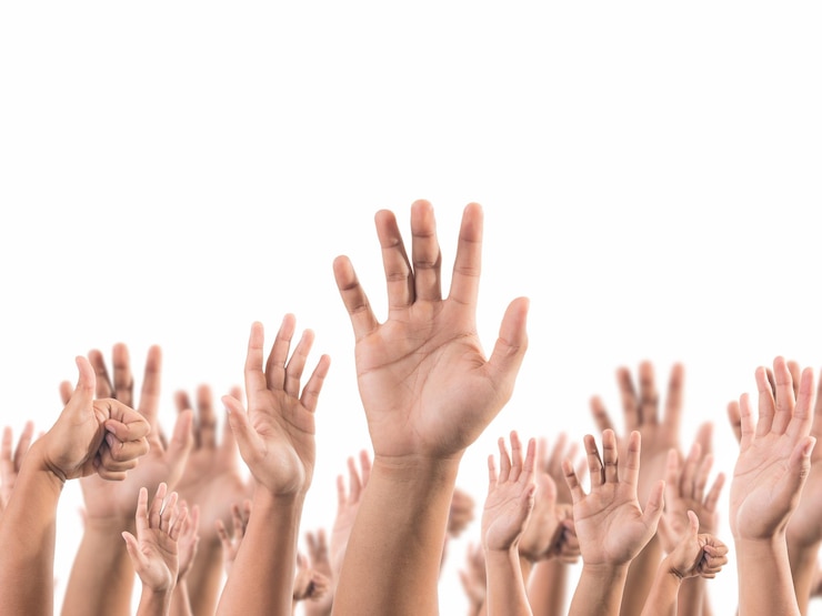 Foto gekürzte hände von menschen vor weißem hintergrund