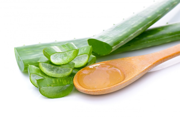 Gel de aloe vera em colher de pau