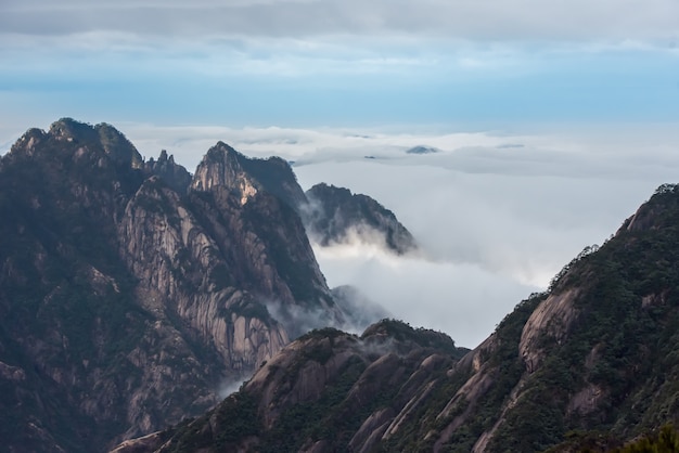 Gelbe Berg- oder Huangshan-Gebirgswolken-Seelandschaft