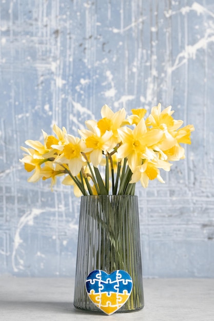 gelbe Blüten in einer Vase