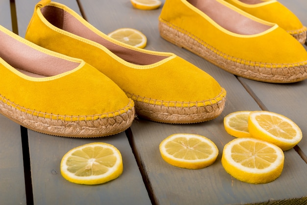 Gelbe Espadrilles-Schuhe