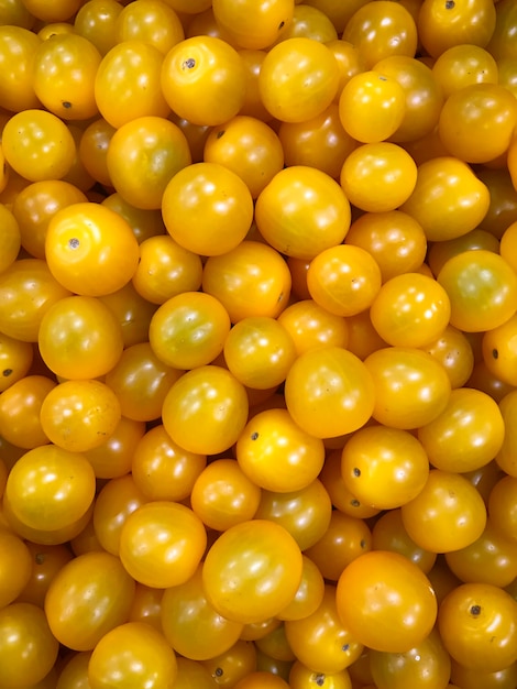 Gelbe Kirschtomaten zum Verkauf auf der Messe