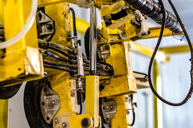 Foto gelbe maschinen in der fabrik