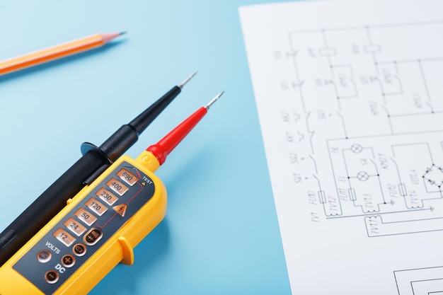 Gelbe Spannungsanzeige mit elektrischem