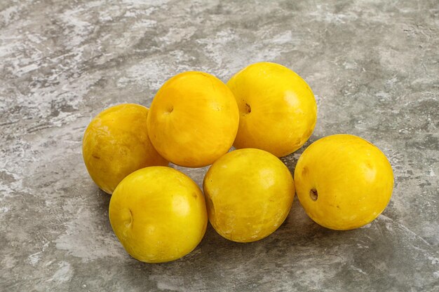 Gelbe süße reife Pflaumenhaufenfrucht