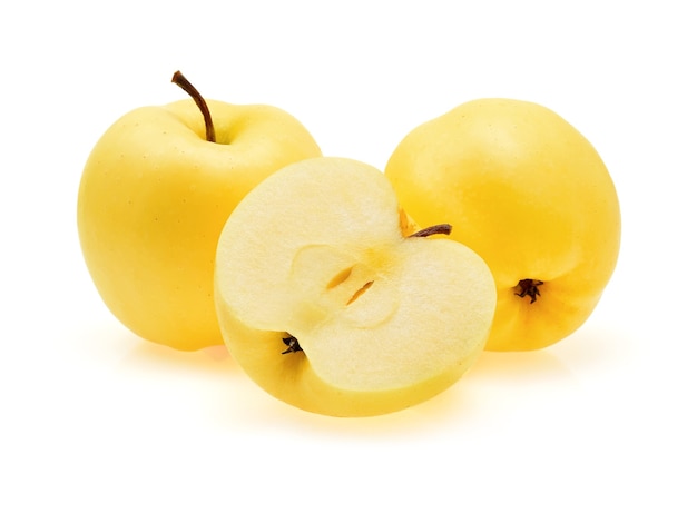 Gelber Apfel lokalisiert auf weißem Hintergrund