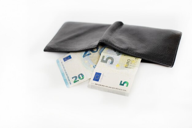 Foto geld fällt aus der brieftasche