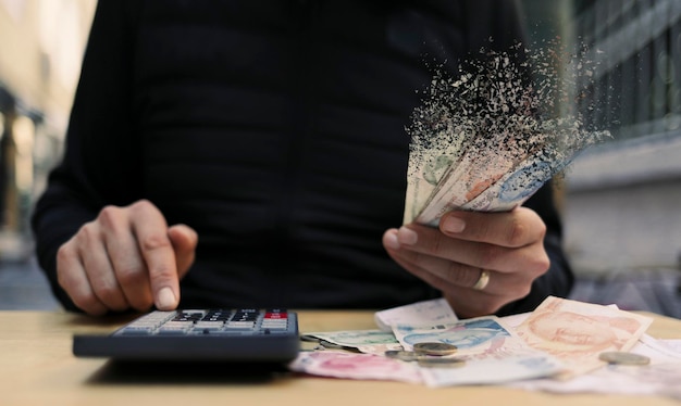 Geld in der Hand. Konzept der Finanzkrise