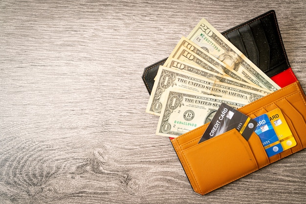 Geldbörse mit Geld und Kreditkarte, Wirtschafts- und Finanzkonzept