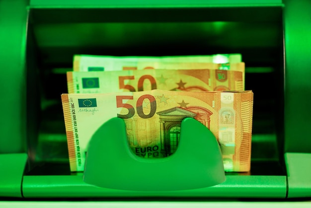 Foto geldzählgeräte für den automatischen mechanismus der papiergeldberechnung für bankfinanzen