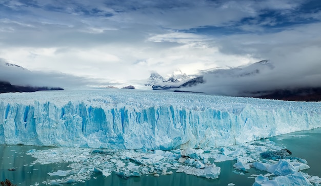 geleira perito moreno no outono parque nacional los glaciares nos andes argentina américa do sul