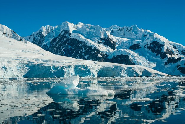 Geleiras de Paradise Bay e montanhas Península Antártica Antártica