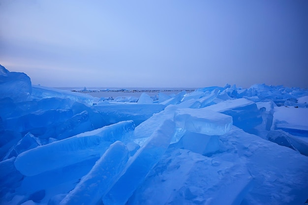 gelo azul esmagado montes baikal fundo de inverno