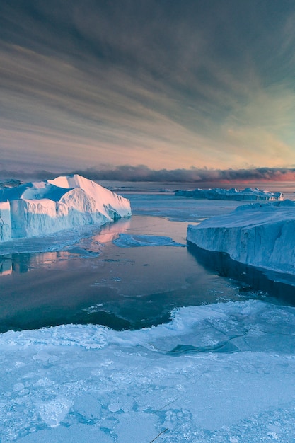 Gelo cobrindo o mar na Groenlândia