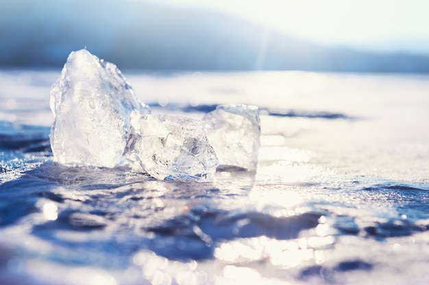 Foto gelo no lago congelado. imagem macro, foco seletivo. bela natureza de inverno