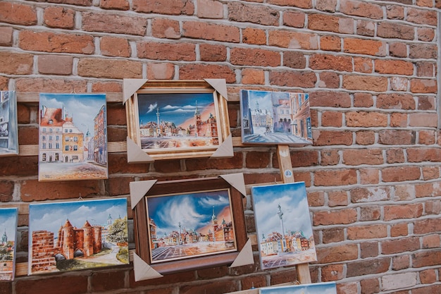 Gemälde auf Leinwand, die die Altstadt von Warschau in Polen zeigen Souvenirs aus den Ferien