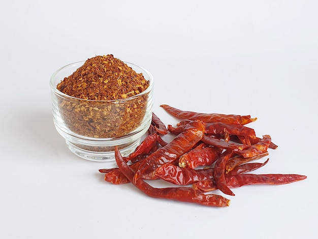 Gemahlener Chili-Pfeffer und getrocknete Chili-Gewürze