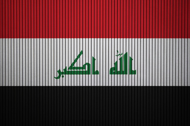 Gemalte Staatsflagge von Irak auf einer Betonmauer