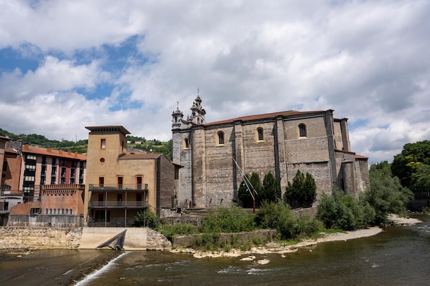 Gemeinde Tolosa am Fluss Oria und Kirche Santa Maria Gipuzkoa