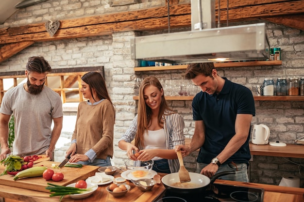 Gemeinsames Kochen bringt sie näher