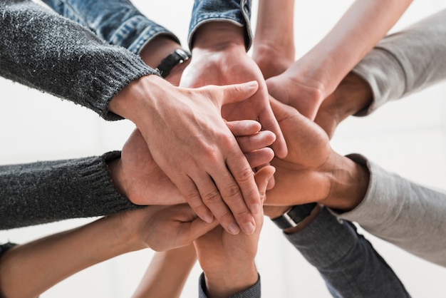 Foto gemeinschaftskonzept mit händen von menschen