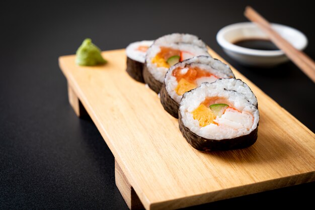 gemischte Sushi Roll Makis