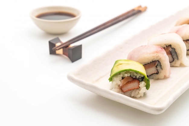 gemischte Sushi-Rolle - japanischer Essensstil