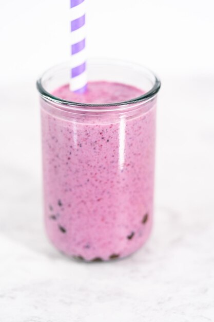 Gemischter Beeren-Boba-Smoothie