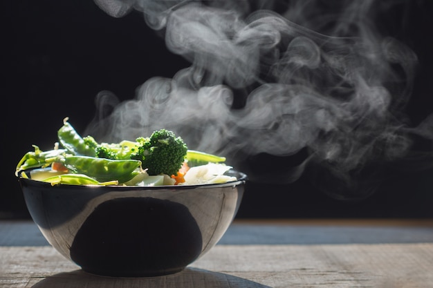 Foto gemischtes gekochtes gemüse in der schüssel internationales gesundes vegetarisches lebensmittel