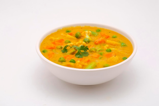 Gemischtes Gemüsecurry oder Kurma leckeres indisches Gericht aus verschiedenen Gemüsen