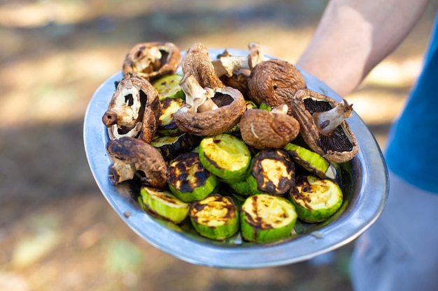 Gemüse grillen Sommerpicknick im Freien aa