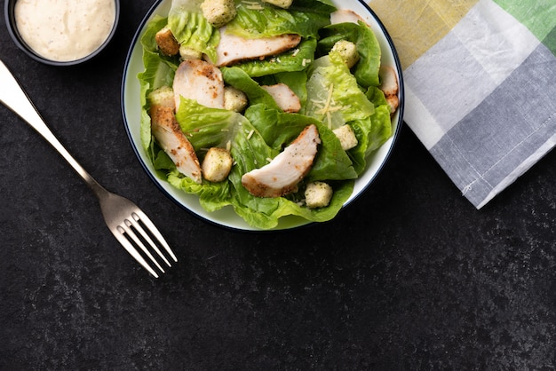 Gemüse mit Croutonsalat Hühnernahrung