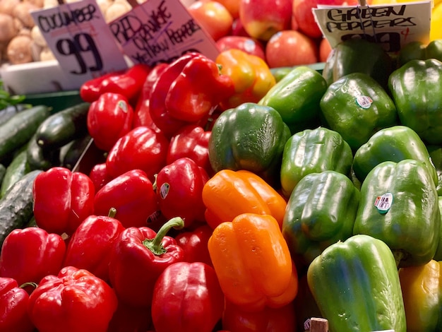 Gemüse zum Verkauf auf dem Marktstand