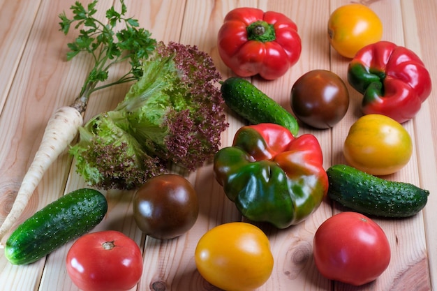 Gemüselayout mit Tomaten