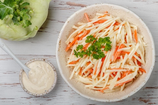 Gemüsesalat Kohlrabi mit Karotten und Apfel