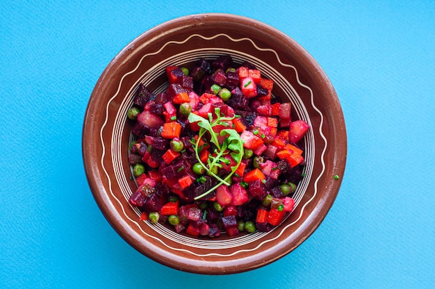 Gemüsesalat-Vinaigrette traditionelles klassisches Winterfestgericht der Länder der Welt