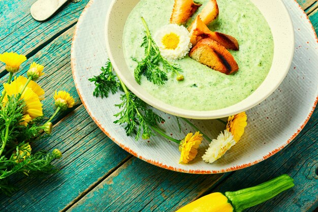 Foto gemüsesommersuppe, püreesuppe