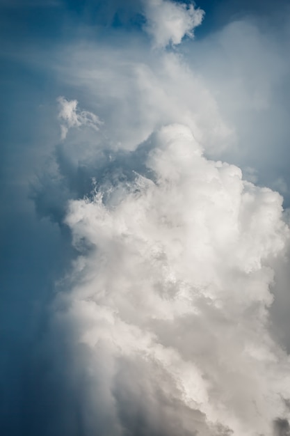 Genial mit stürmischen Wolken