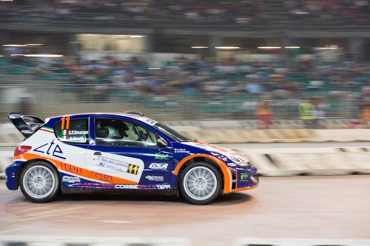 Foto génova - itália - 5 de maio de 2015 - a competição de rali indoor lanterna